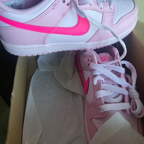 Girls size 2 1/2 light and hot pink Nike dunk lows. - Picture 2 of 4
